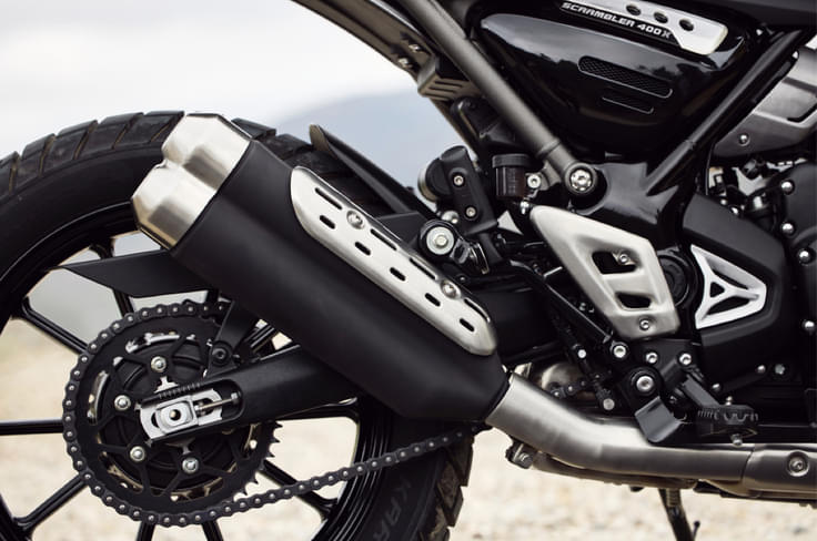 The Triumph Scrambler 400 X gets a double barrel exhaust. The Triumph Scrambler 400 X gets a double barrel exhaust.